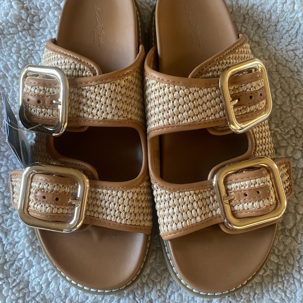 Target Universal Thread Sandals -size 9.5 (NEW)